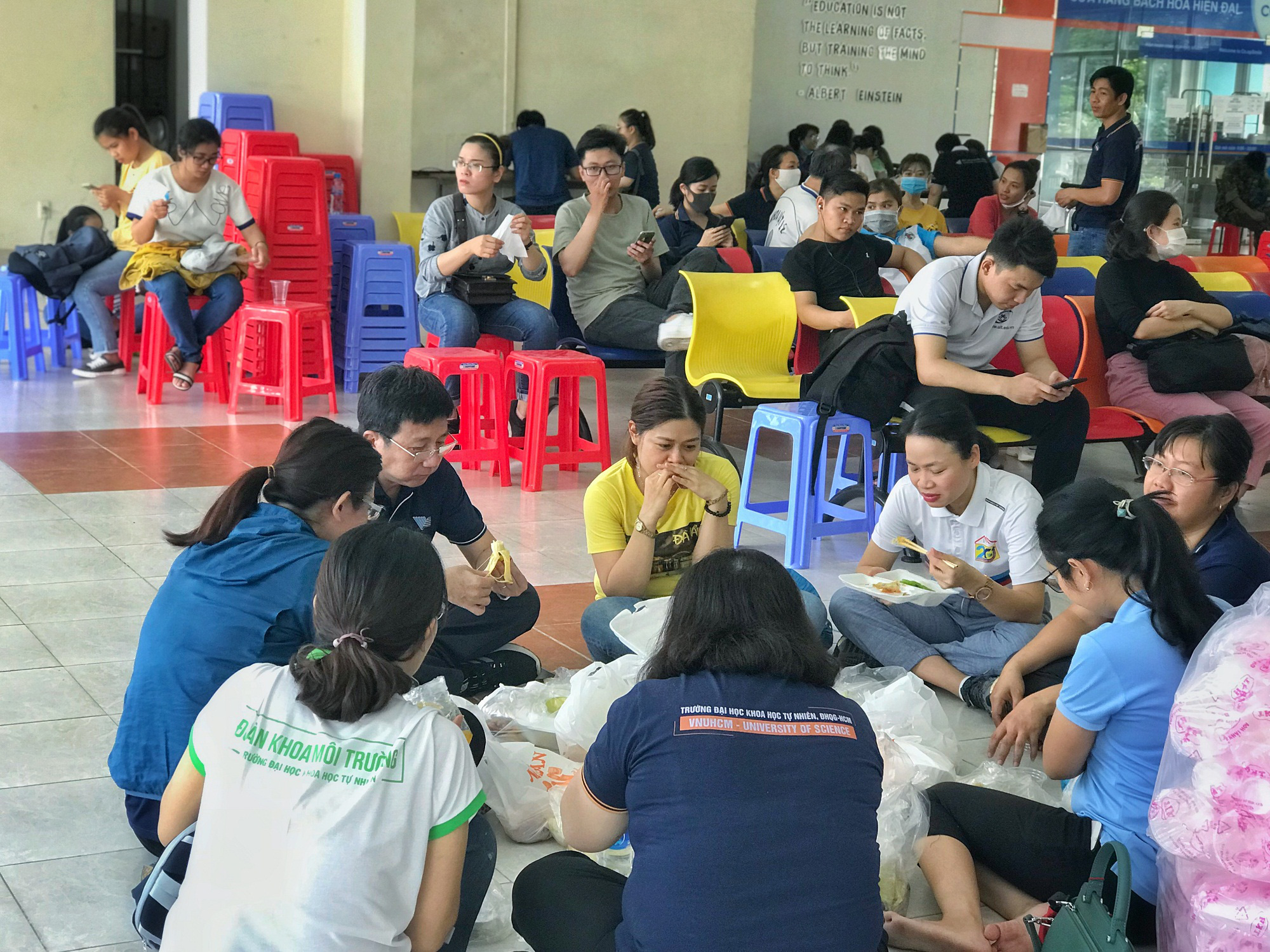 Nhật ký tình nguyện mùa Covid 19 - những người thầm lặng chẳng mong được tôn vinh - Ảnh 13. Nhật ký tình nguyện mùa Covid 19 - những người thầm lặng chẳng mong được tôn vinh - Ảnh 13.
