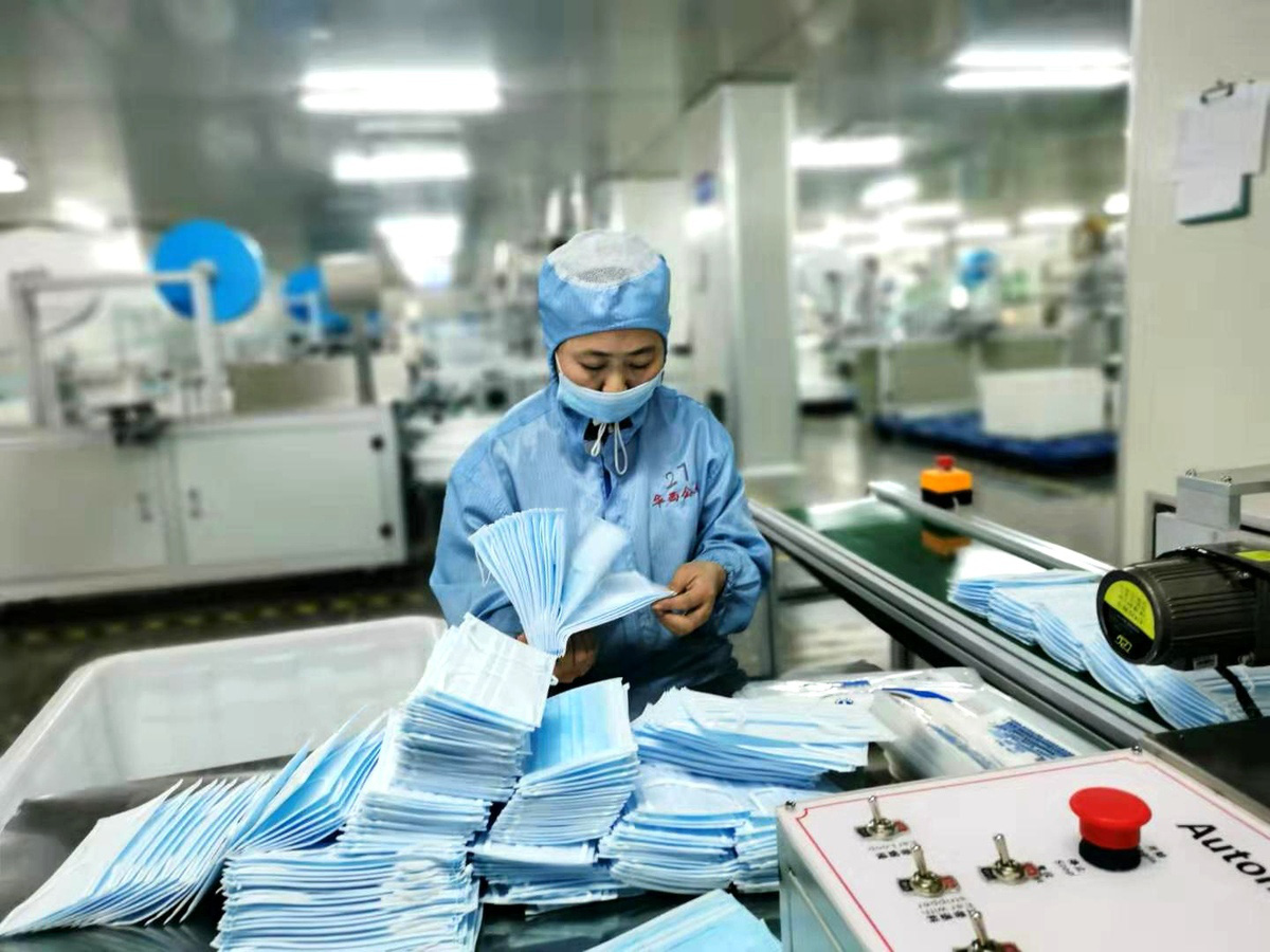 Sản xuất vải khẩu trang y tế: Cơ hội trong mùa đại dịch Covid-19? - Ảnh 1. Sản xuất vải khẩu trang y tế: Cơ hội trong mùa đại dịch Covid-19? - Ảnh 1.