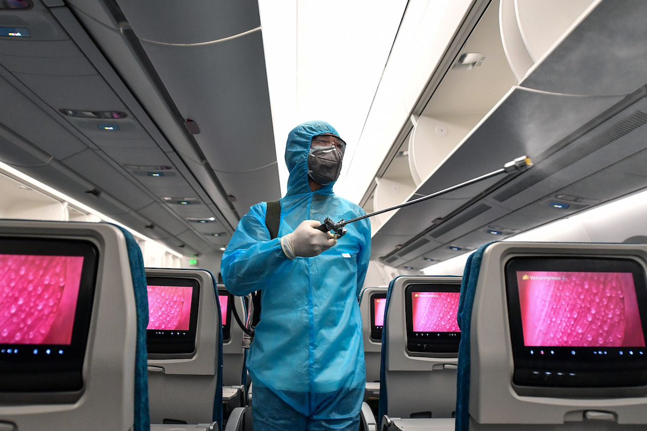 Vietnam Airlines sẽ xét nghiệm Covid-19 cho toàn bộ phi công, tiếp viên - Ảnh 1. Vietnam Airlines sẽ xét nghiệm Covid-19 cho toàn bộ phi công, tiếp viên - Ảnh 1.