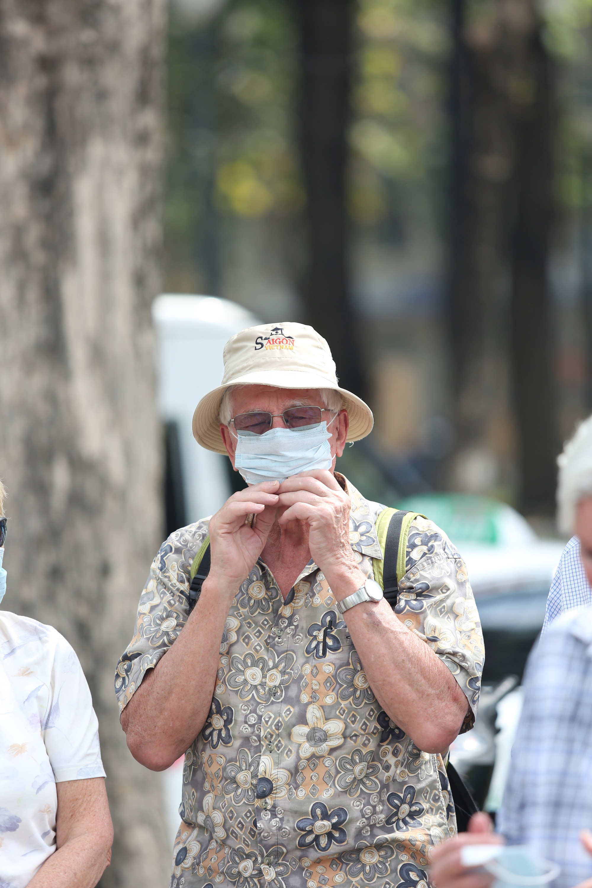 Người nước ngoài ở TP HCM đã mang kín khẩu trang khi đi chơi - Ảnh 5. Người nước ngoài ở TP HCM đã mang kín khẩu trang khi đi chơi - Ảnh 5.