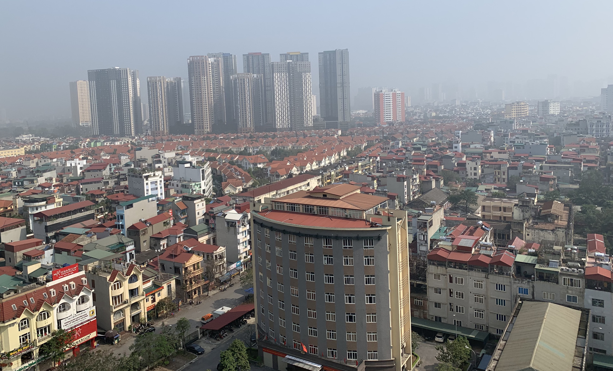 'Đại gia' địa ốc đua nhau phá sản, nhiều nơi rơi vào cảnh 'ngủ đông' - Ảnh 1. 'Đại gia' địa ốc đua nhau phá sản, nhiều nơi rơi vào cảnh 'ngủ đông' - Ảnh 1.