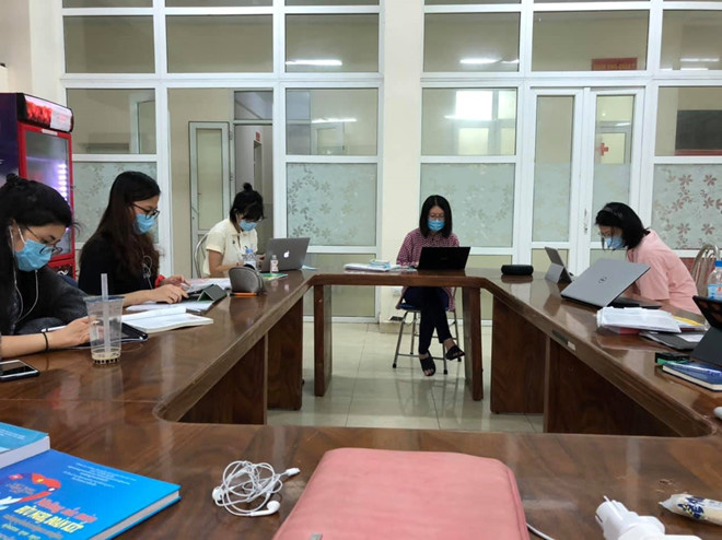 Phòng học online cho du học sinh được các anh bộ đội sắp xếp Phòng học online cho du học sinh được các anh bộ đội sắp xếp