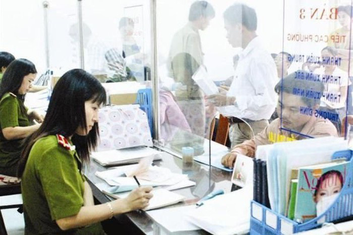 Đề xuất bỏ qui định về điều kiện riêng đăng kí thường trú Hà Nội, TPHCM - Ảnh 1. Đề xuất bỏ qui định về điều kiện riêng đăng kí thường trú Hà Nội, TPHCM - Ảnh 1.
