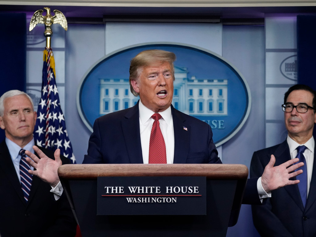 Mỹ là quốc gia đầu tiên có 100.000 trường hợp nhiễm Covid-19, ông Trump ban hành Đạo Luật Sản xuất Quốc phòng - Ảnh 2. Mỹ là quốc gia đầu tiên có 100.000 trường hợp nhiễm Covid-19, ông Trump ban hành Đạo Luật Sản xuất Quốc phòng - Ảnh 2.