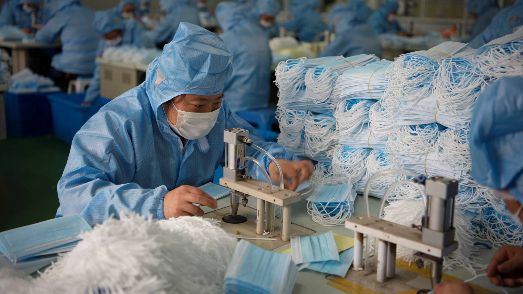 Sản xuất vải khẩu trang y tế: Cơ hội trong mùa đại dịch Covid-19? - Ảnh 2. Sản xuất vải khẩu trang y tế: Cơ hội trong mùa đại dịch Covid-19? - Ảnh 2.