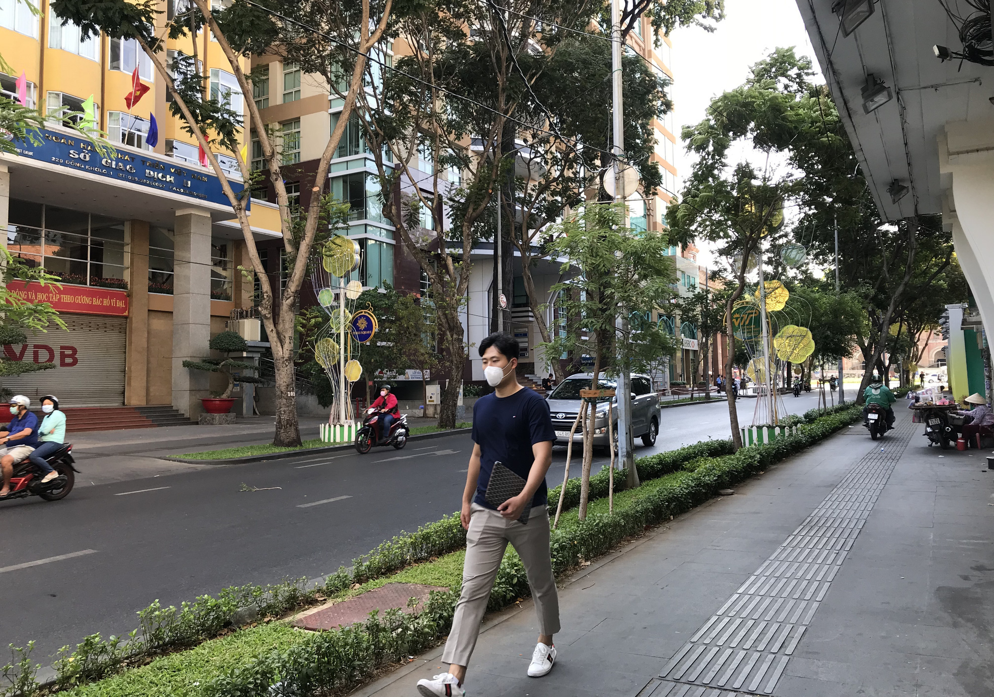 Khẩn: TP HCM yêu cầu quán ăn, hủ tiếu, cà phê, cantin… không được phục vụ tại chỗ từ hôm nay 28/3 - Ảnh 2.