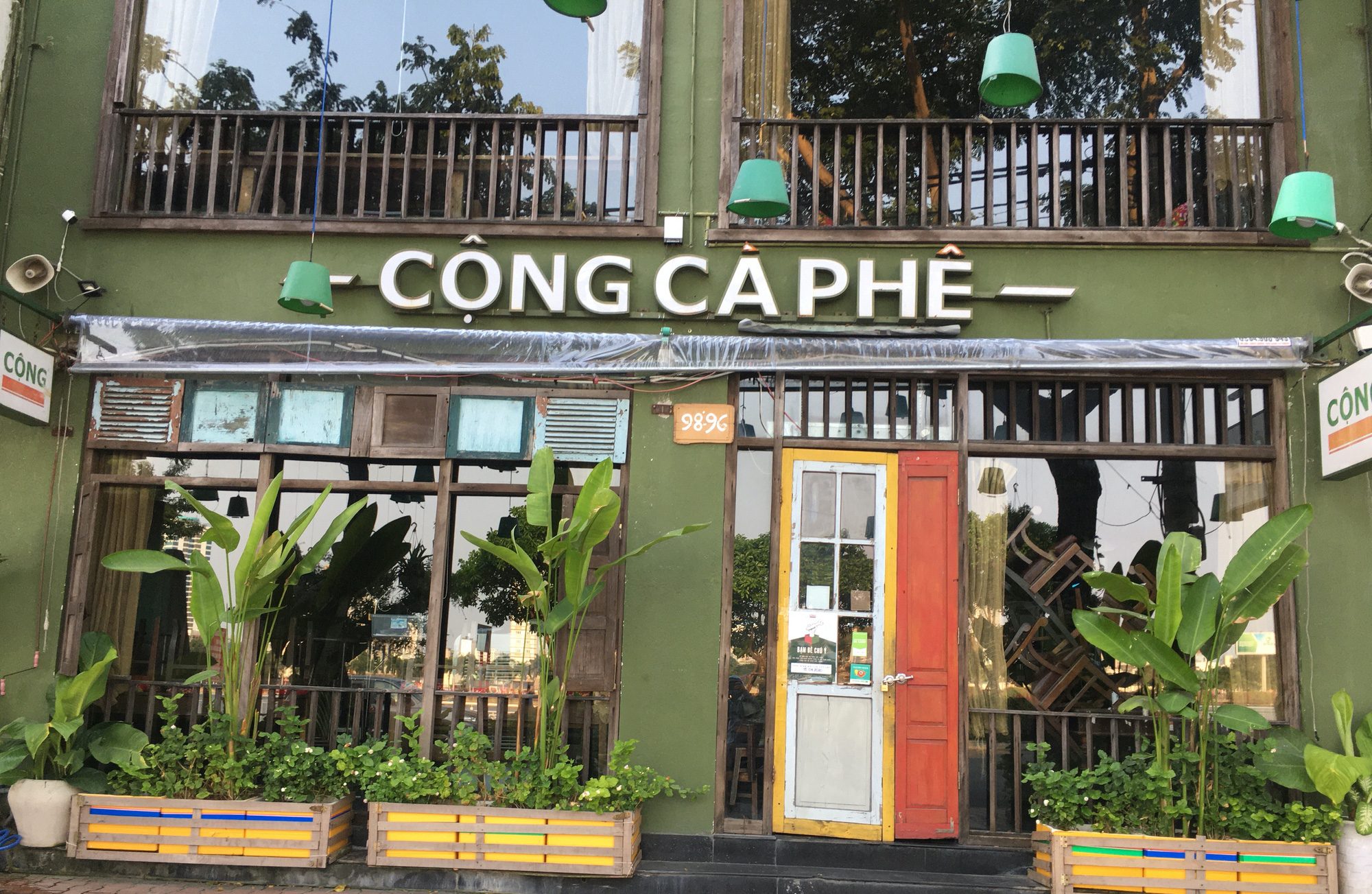 Người Đà Nẵng chấp hành tạm dừng kinh doanh, chuyển sang bán hàng online, tự mang về - Ảnh 5. Người Đà Nẵng chấp hành tạm dừng kinh doanh, chuyển sang bán hàng online, tự mang về - Ảnh 5.