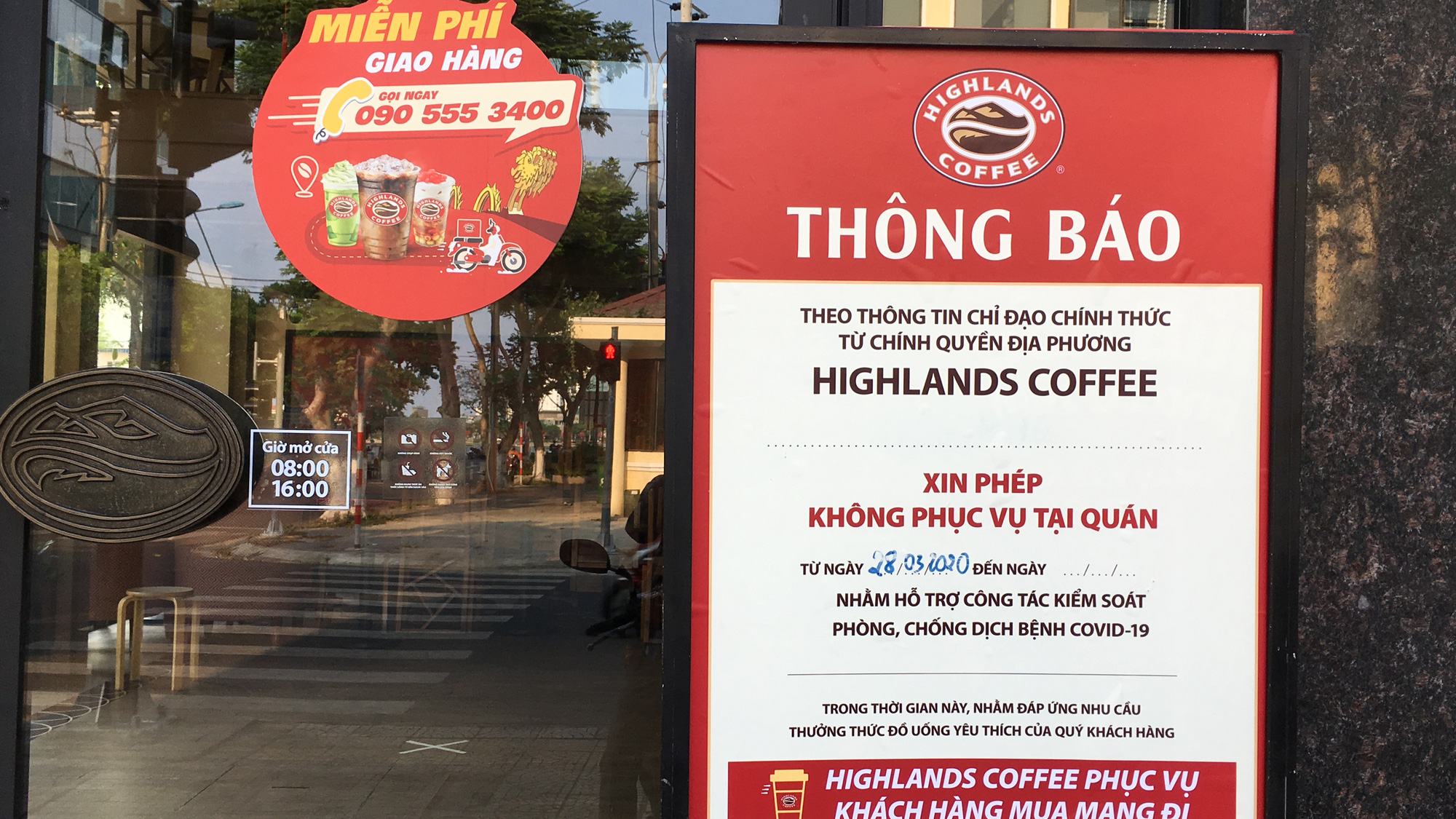 Người Đà Nẵng chấp hành tạm dừng kinh doanh, chuyển sang bán hàng online, tự mang về - Ảnh 2. Người Đà Nẵng chấp hành tạm dừng kinh doanh, chuyển sang bán hàng online, tự mang về - Ảnh 2.