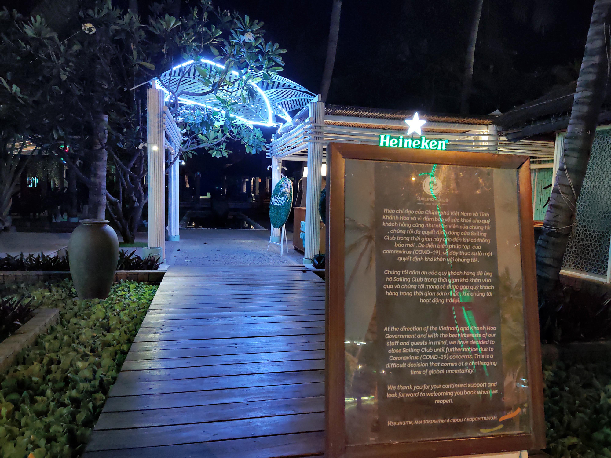 TP Nha Trang lạ lẫm khi hàng loạt khách sạn, nhà hàng, bar tắt đèn - Ảnh 6. TP Nha Trang lạ lẫm khi hàng loạt khách sạn, nhà hàng, bar tắt đèn - Ảnh 6.