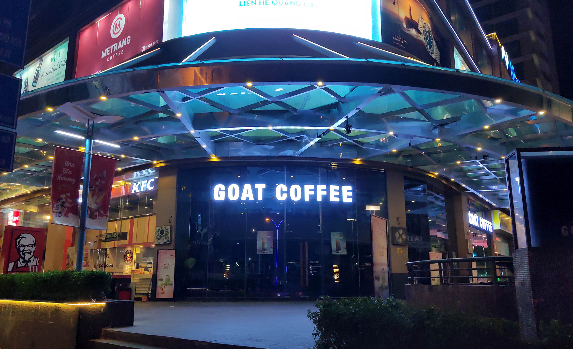 TP Nha Trang lạ lẫm khi hàng loạt khách sạn, nhà hàng, bar tắt đèn - Ảnh 5. TP Nha Trang lạ lẫm khi hàng loạt khách sạn, nhà hàng, bar tắt đèn - Ảnh 5.