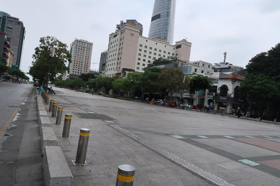 Trung tâm TP HCM khoảnh khắc không một ai, người Sài Gòn ở nhà ngăn Covid-19 - Ảnh 10. Trung tâm TP HCM khoảnh khắc không một ai, người Sài Gòn ở nhà ngăn Covid-19 - Ảnh 10.