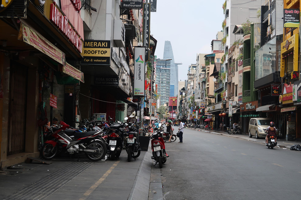 Trung tâm TP HCM khoảnh khắc không một ai, người Sài Gòn ở nhà ngăn Covid-19 - Ảnh 15. Trung tâm TP HCM khoảnh khắc không một ai, người Sài Gòn ở nhà ngăn Covid-19 - Ảnh 15.