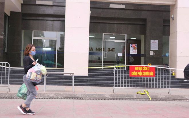 Hà Nội phong tỏa toà 34T Trung Hoà Nhân Chính vì có người dương tính SARS-Cov-2 - Ảnh 2. Hà Nội phong tỏa toà 34T Trung Hoà Nhân Chính vì có người dương tính SARS-Cov-2 - Ảnh 2.