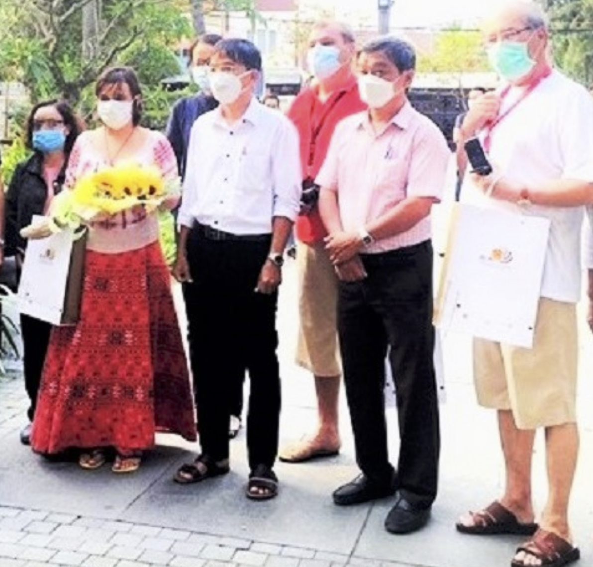 Nữ du khách ngồi trên máy bay viết thư vội để cảm ơn nhân viên khu cách li phòng dịch Covid-19 ở Hội An - Ảnh 1. Nữ du khách ngồi trên máy bay viết thư vội để cảm ơn nhân viên khu cách li phòng dịch Covid-19 ở Hội An - Ảnh 1.