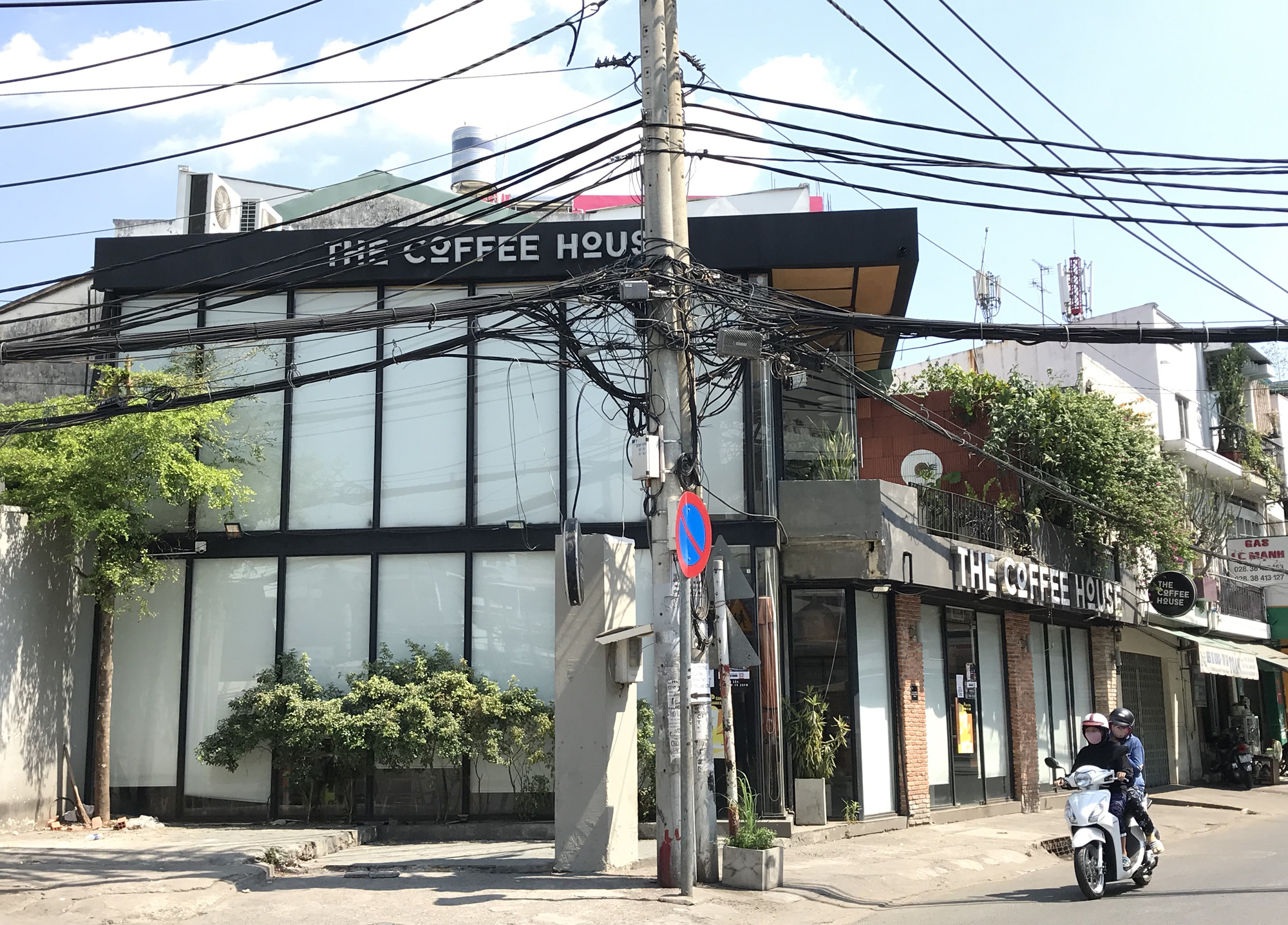 Tiệm vàng, Chanel, Gucci Sài Gòn cũng đóng cửa im ỉm phòng dịch Covid-19 - Ảnh 4. Tiệm vàng, Chanel, Gucci Sài Gòn cũng đóng cửa im ỉm phòng dịch Covid-19 - Ảnh 4.