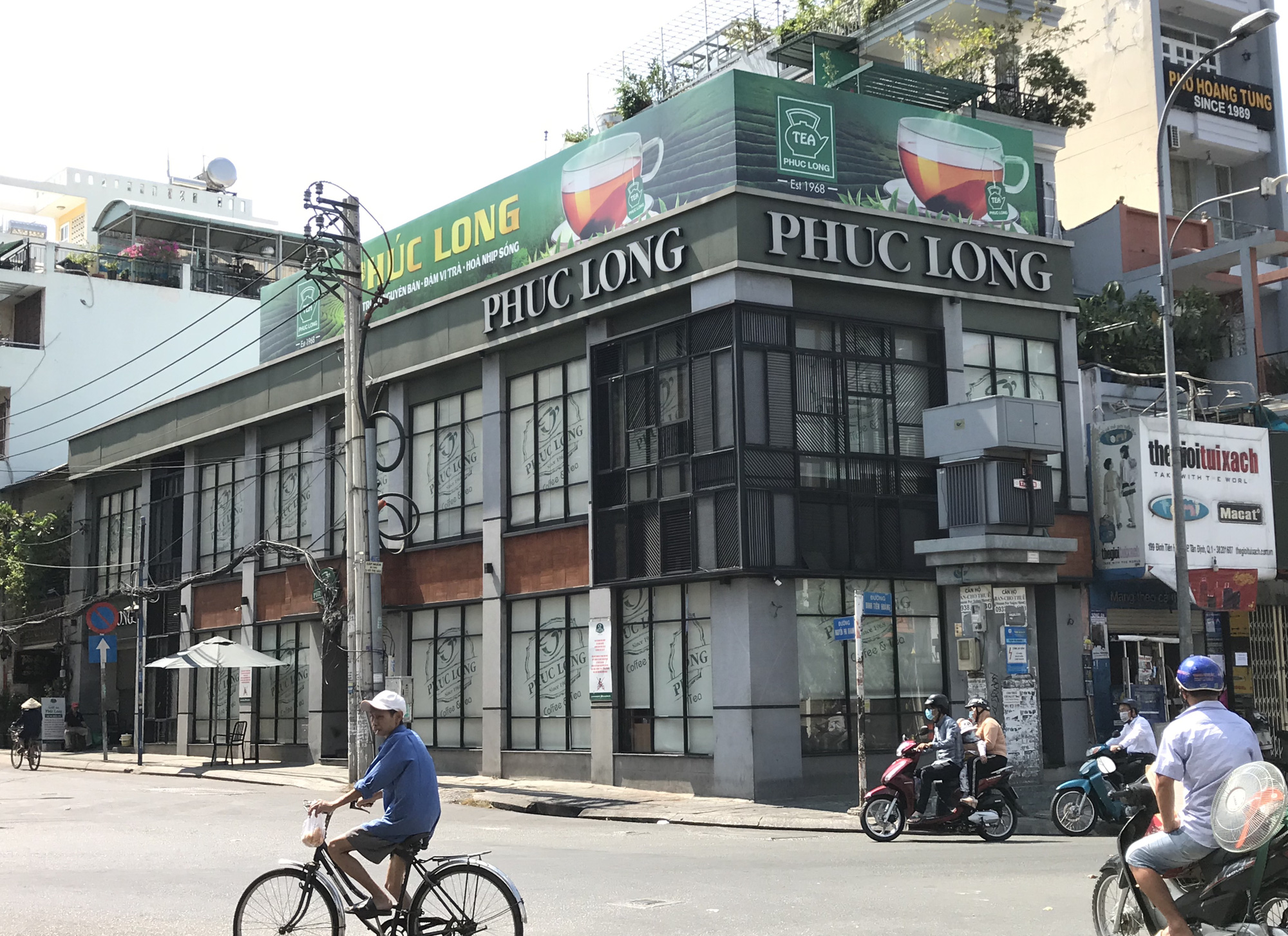 Tiệm vàng, Chanel, Gucci Sài Gòn cũng đóng cửa im ỉm phòng dịch Covid-19 - Ảnh 5. Tiệm vàng, Chanel, Gucci Sài Gòn cũng đóng cửa im ỉm phòng dịch Covid-19 - Ảnh 5.
