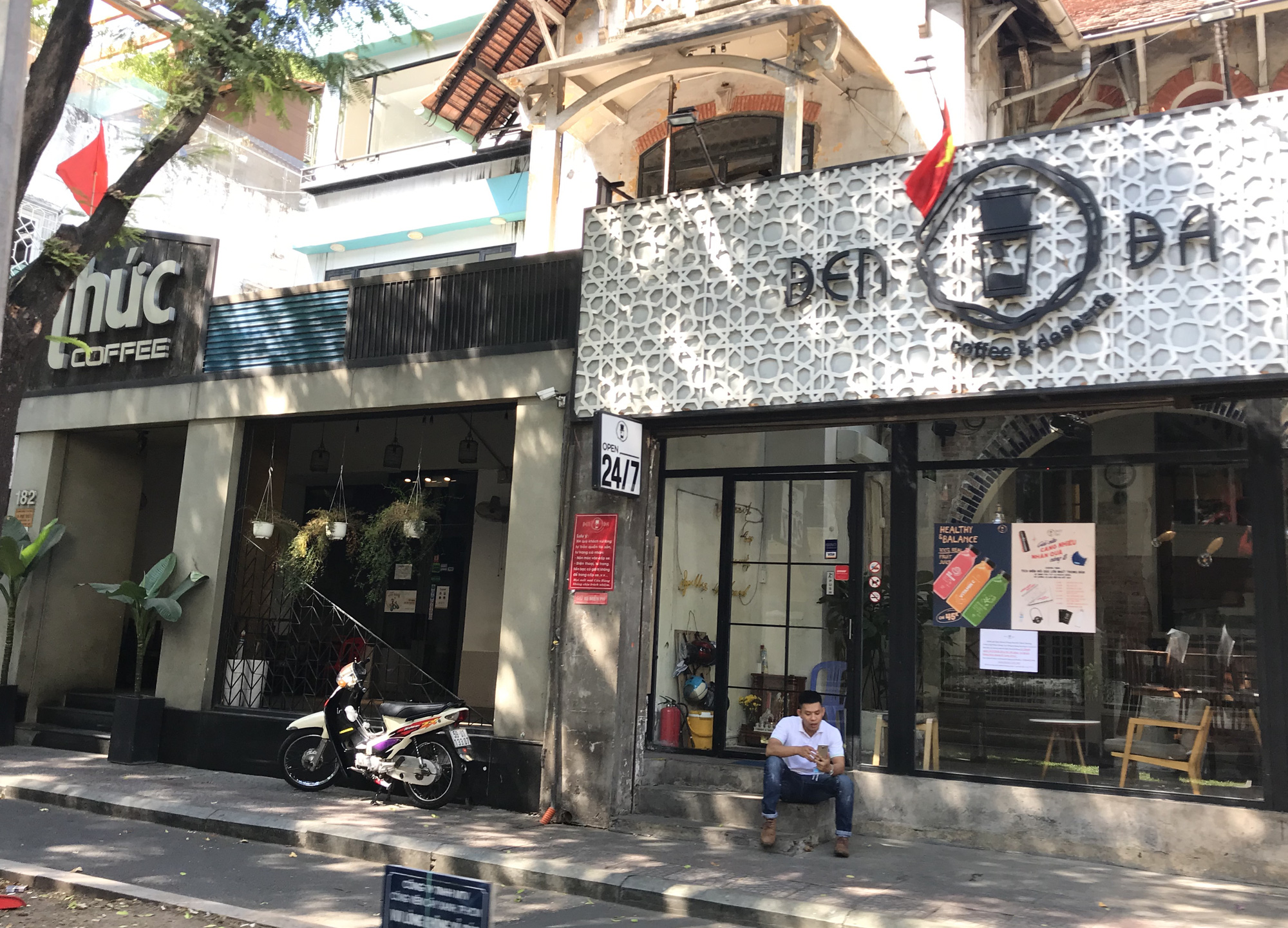 Tiệm vàng, Chanel, Gucci Sài Gòn cũng đóng cửa im ỉm phòng dịch Covid-19 - Ảnh 1. Tiệm vàng, Chanel, Gucci Sài Gòn cũng đóng cửa im ỉm phòng dịch Covid-19 - Ảnh 1.