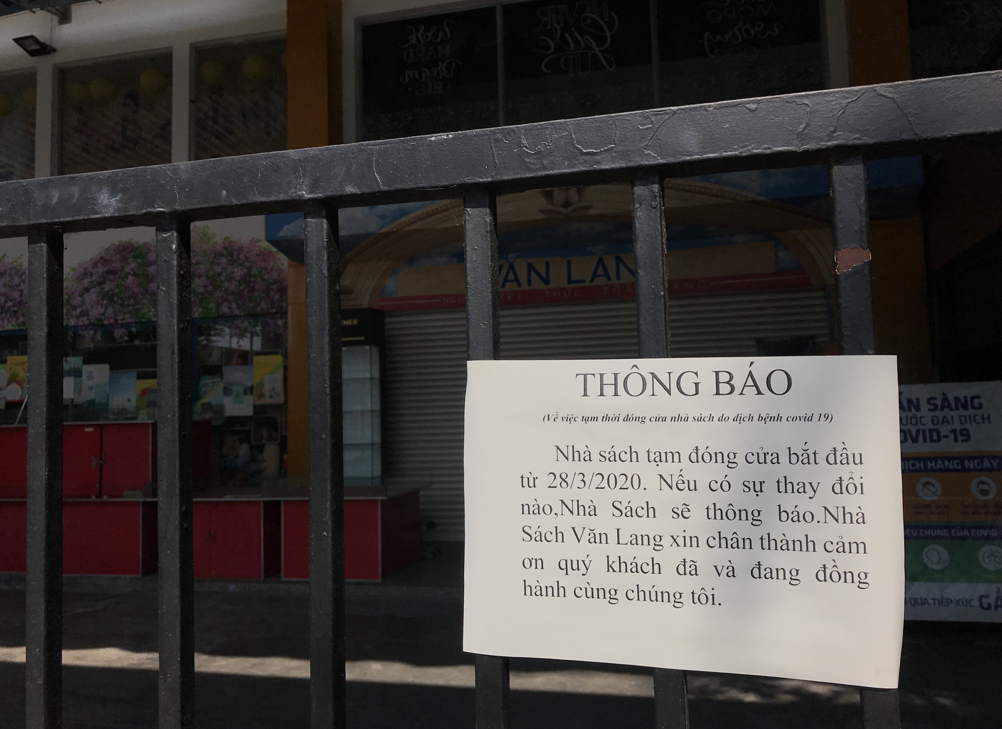 Tiệm vàng, Chanel, Gucci Sài Gòn cũng đóng cửa im ỉm phòng dịch Covid-19 - Ảnh 10. Tiệm vàng, Chanel, Gucci Sài Gòn cũng đóng cửa im ỉm phòng dịch Covid-19 - Ảnh 10.