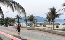 Ven biển Đà Nẵng bị rào chắn 1 km, các dịch vụ ngừng hoạt động hàng loạt để phòng dịch Covid-19
