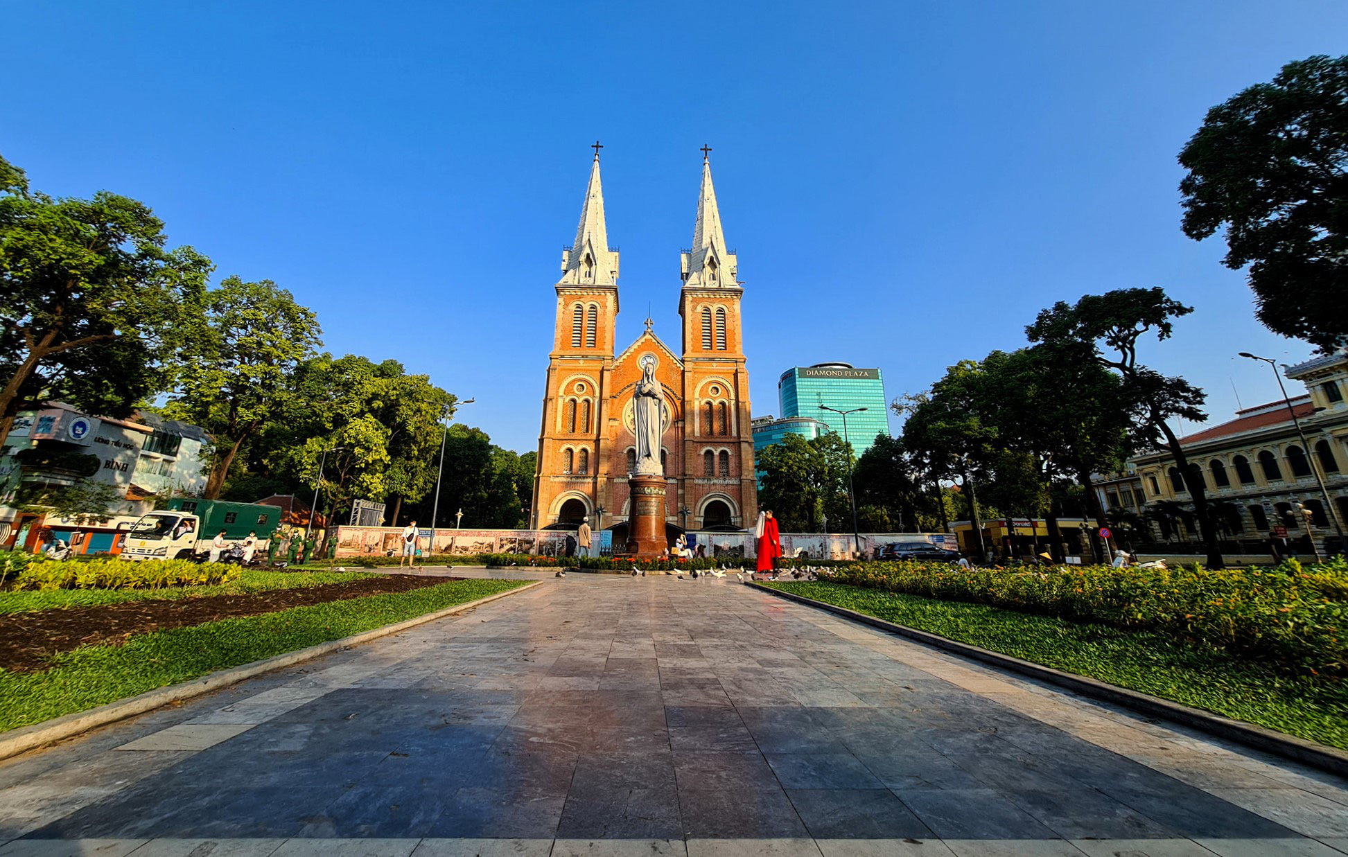 Sài Gòn vắng lạ, thông thoáng dễ chịu trong ngày cuối tuần khi người dân hạn chế ra đường - Ảnh 11. Sài Gòn vắng lạ, thông thoáng dễ chịu trong ngày cuối tuần khi người dân hạn chế ra đường - Ảnh 11.