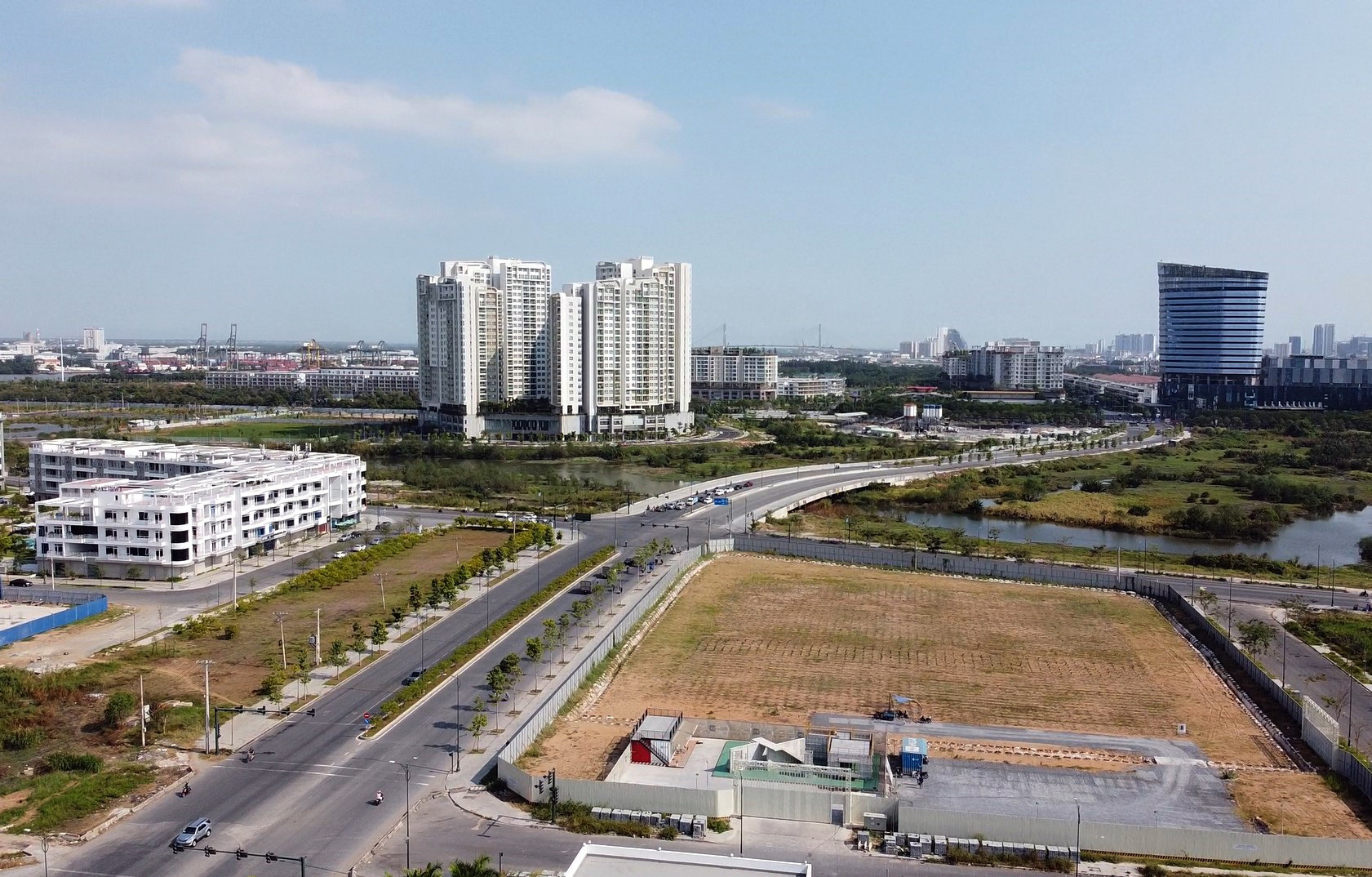 Sài Gòn vắng lạ, thông thoáng dễ chịu trong ngày cuối tuần khi người dân hạn chế ra đường - Ảnh 4. Sài Gòn vắng lạ, thông thoáng dễ chịu trong ngày cuối tuần khi người dân hạn chế ra đường - Ảnh 4.