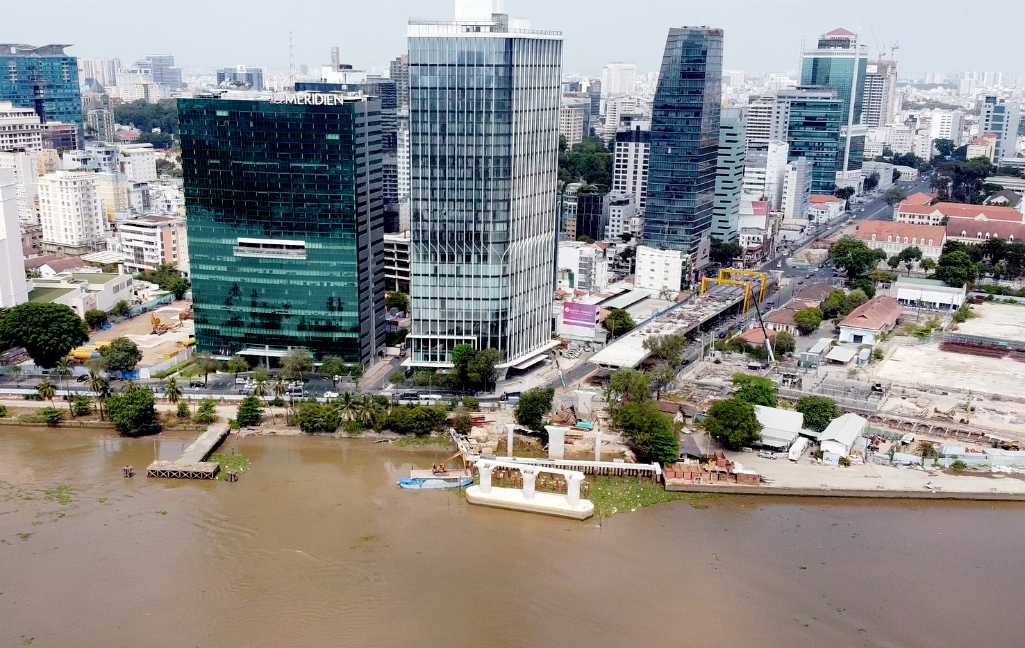Sài Gòn vắng lạ, thông thoáng dễ chịu trong ngày cuối tuần khi người dân hạn chế ra đường - Ảnh 6. Sài Gòn vắng lạ, thông thoáng dễ chịu trong ngày cuối tuần khi người dân hạn chế ra đường - Ảnh 6.