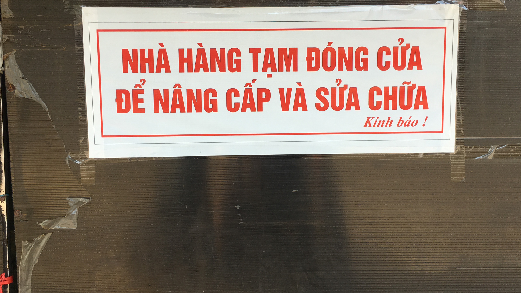 Con đường du lịch ven biển Đà Nẵng trầm lắng, loạt nhà hàng đóng cửa vì dịch - Ảnh 2.