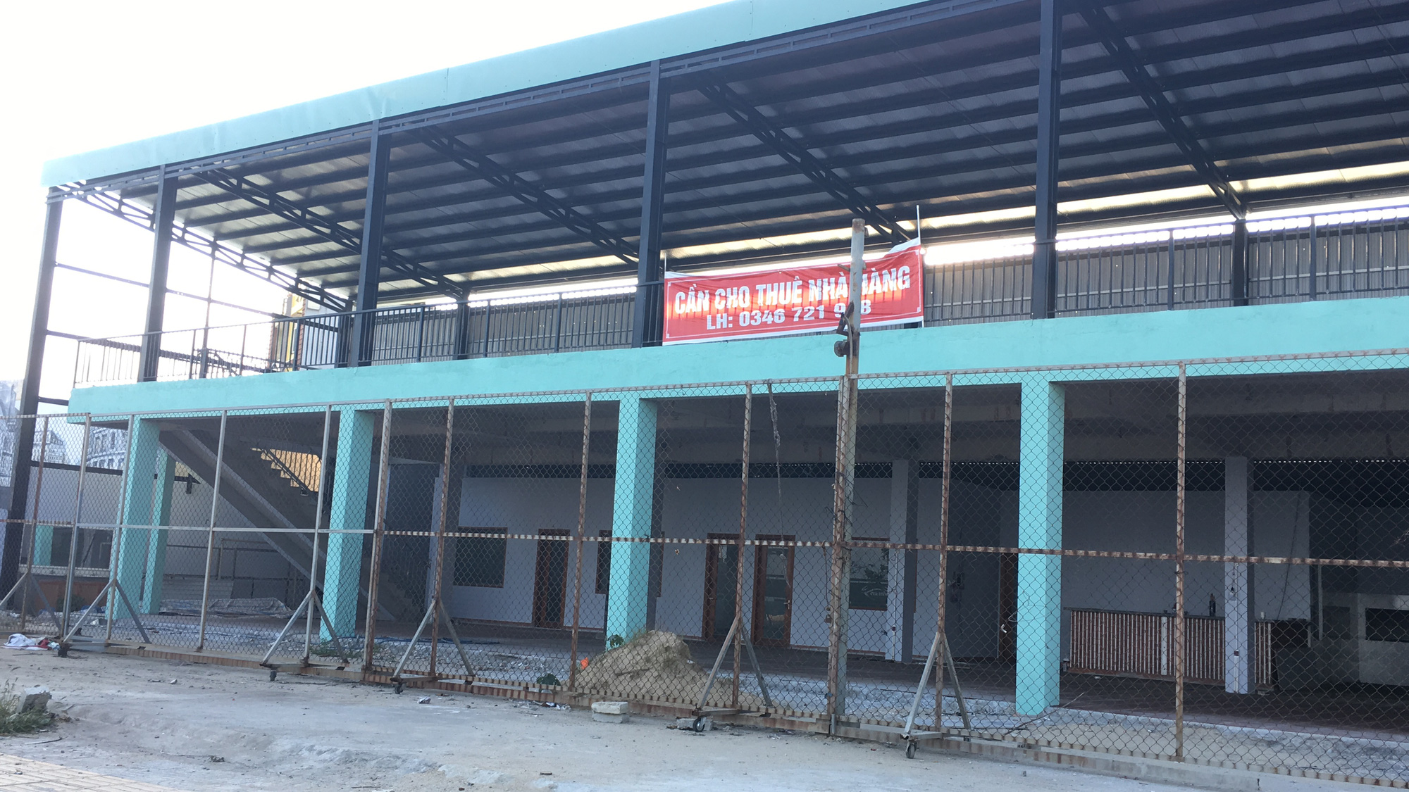 Con đường du lịch ven biển Đà Nẵng trầm lắng, loạt nhà hàng đóng cửa vì dịch - Ảnh 6.