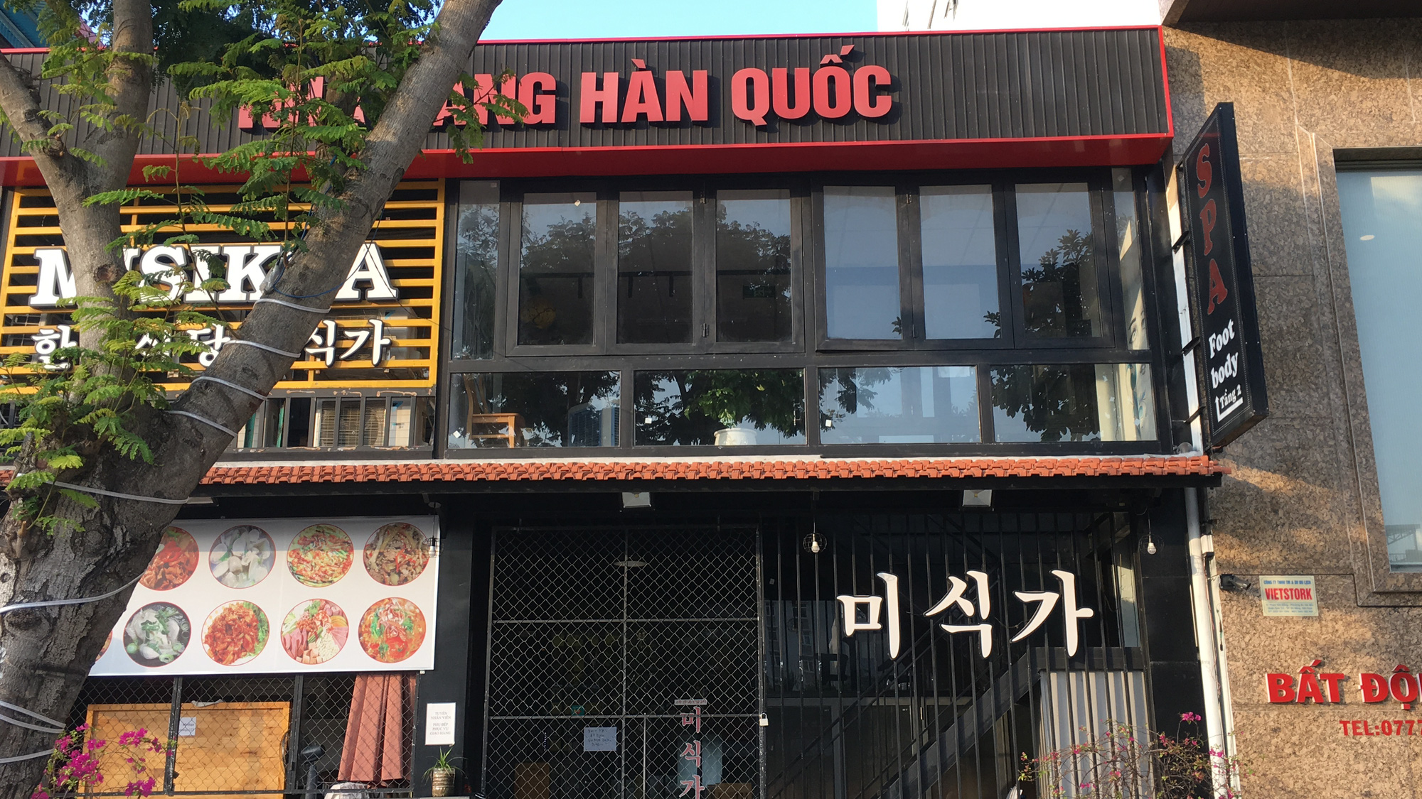 Con đường du lịch ven biển Đà Nẵng trầm lắng, loạt nhà hàng đóng cửa vì dịch - Ảnh 7.