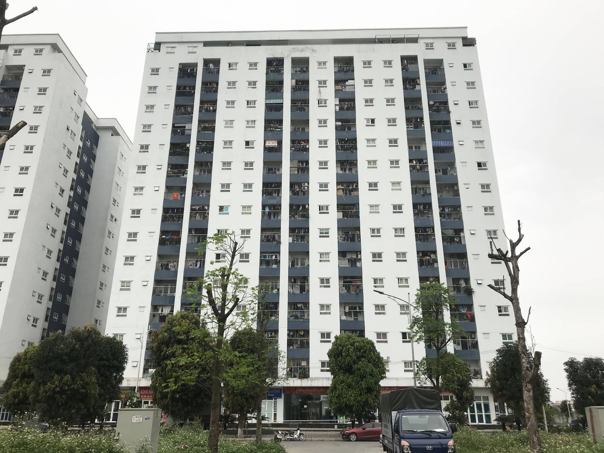 Hà Nội tạm cách li khu chung cư có người dương tính với SARS-CoV-2 - Ảnh 6.