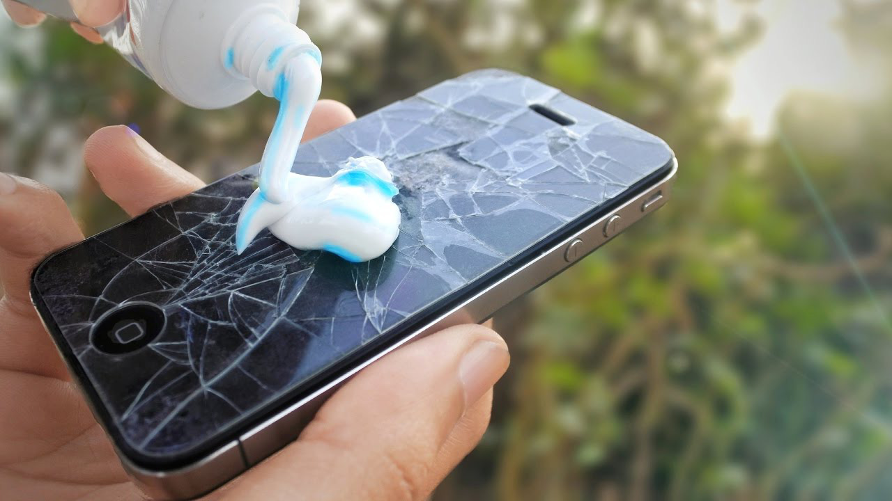 Màn hình điện thoại bị trầy xước, hãy tránh xa những lời khuyên này - Ảnh 5. Man-hinh-dien-thoai-bi-tray-xuoc-hay-tranh-xa-nhung-loi-khuyen-nay-5