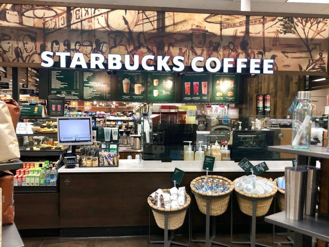 Cho nhân viên nghỉ vì dịch, Apple, Adidas, Starbucks trả lương thế nào - Ảnh 4. Cho nhân viên nghỉ vì dịch, Apple, Adidas, Starbucks trả lương thế nào - Ảnh 4.