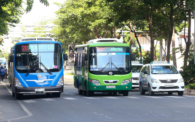 TP HCM tạm dừng mọi tuyến xe buýt từ ngày 1/4 để phòng dịch Covid-19 - Ảnh 1. TP HCM tạm dừng mọi tuyến xe buýt từ ngày 1/4 để phòng dịch Covid-19 - Ảnh 1.