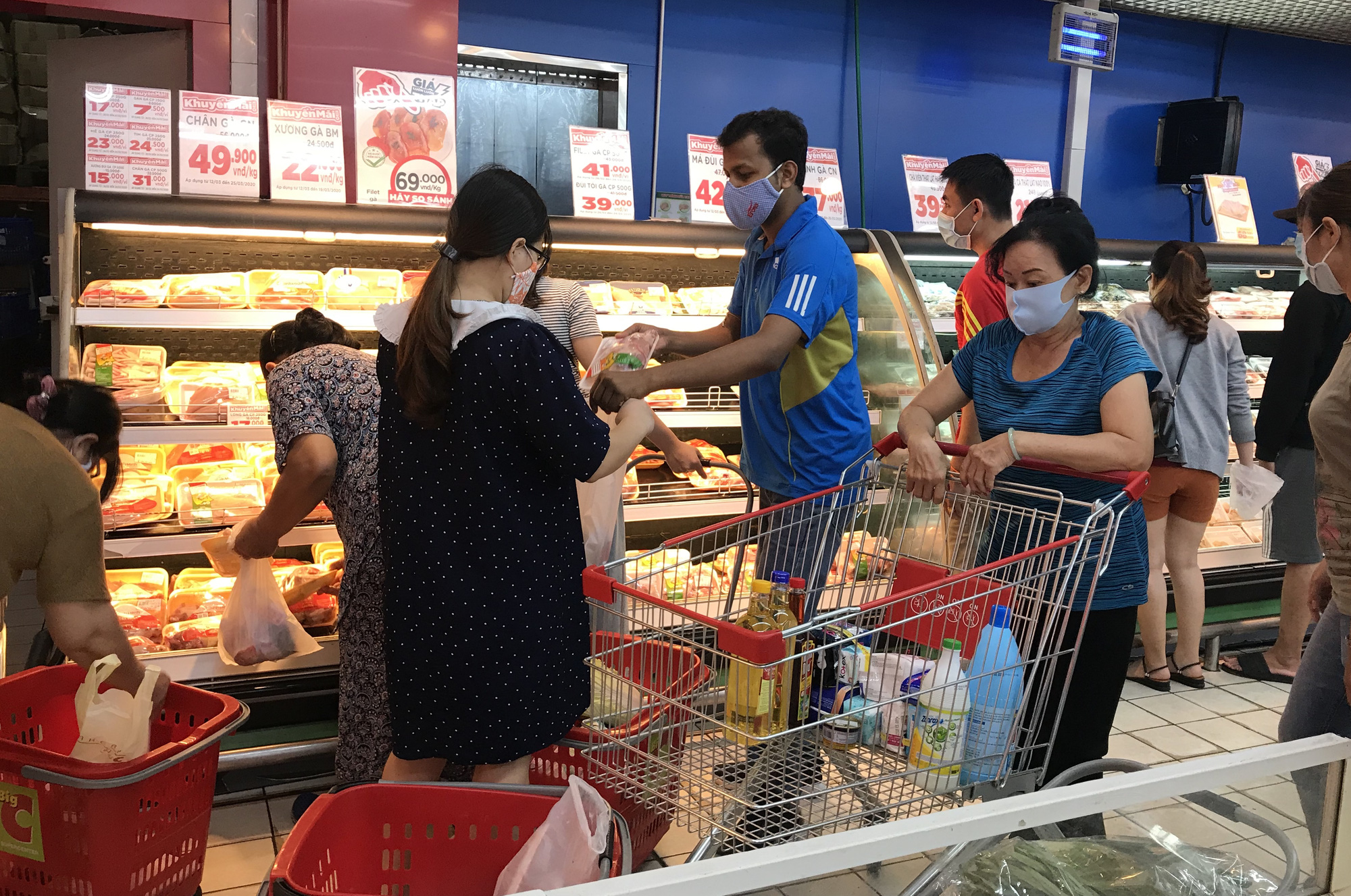 Phó Thủ tướng: Dịch Covid-19 khiến đời sống người dân khó khăn, phải giảm giá heo hơi, xử lí nghiêm găm hàng, đẩy giá - Ảnh 2. Phó Thủ tướng: Dịch Covid-19 khiến đời sống người dân khó khăn, phải giảm giá heo hơi, xử lí nghiêm găm hàng, đẩy giá - Ảnh 2.