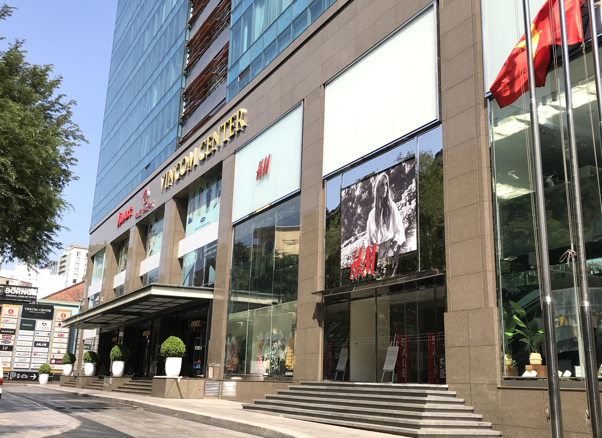 Vincom Đồng Khởi, Saigon Centre, Takashimaya đóng cửa hoàn toàn phòng Covid-19, chỉ ưu tiên mở siêu thị - Ảnh 1. Vincom Đồng Khởi, Saigon Centre, Takashimaya đóng cửa hoàn toàn phòng Covid-19, chỉ ưu tiên mở siêu thị - Ảnh 1.