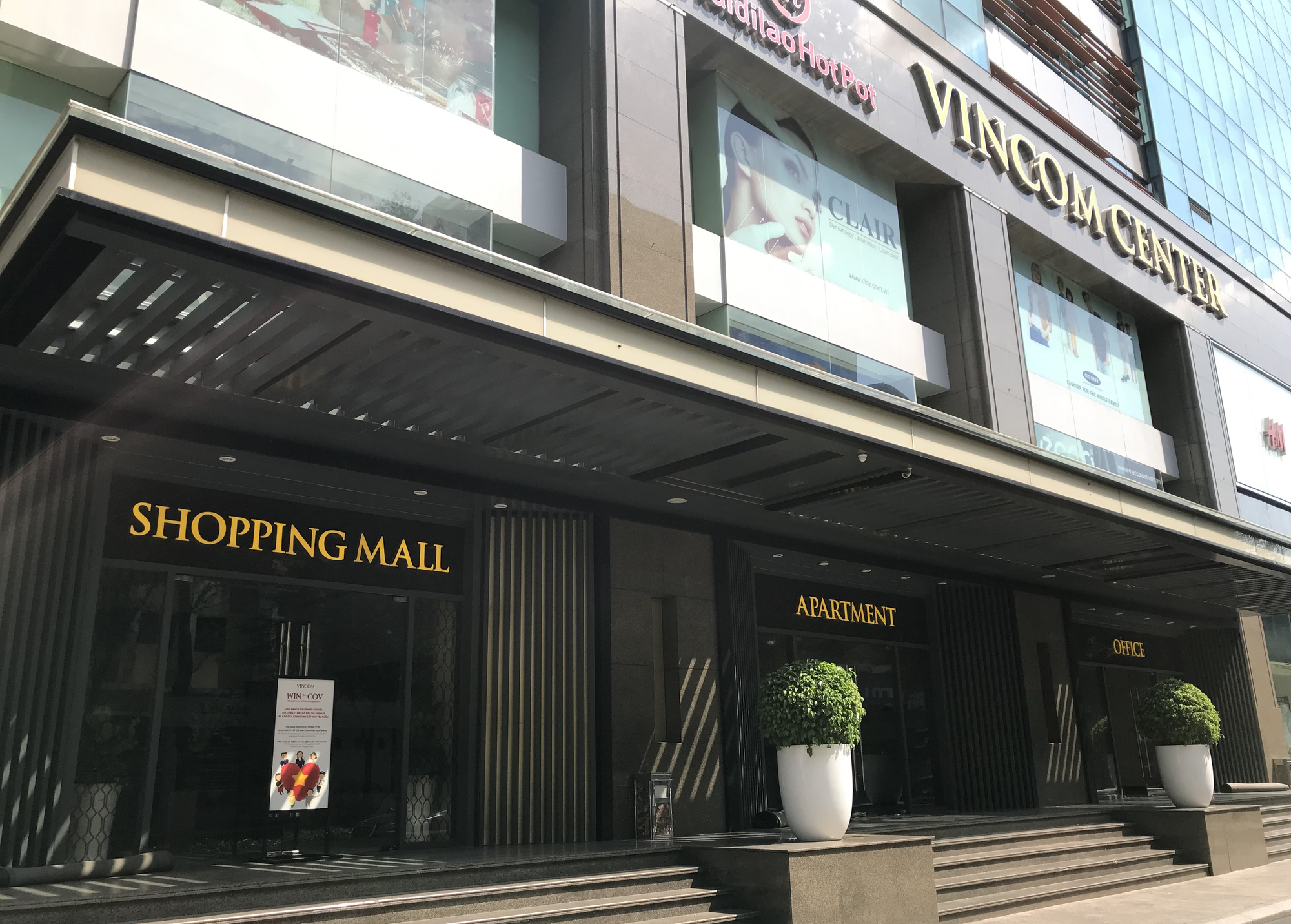 Vincom Đồng Khởi, Saigon Centre, Takashimaya đóng cửa hoàn toàn phòng Covid-19, chỉ ưu tiên mở siêu thị - Ảnh 2. Vincom Đồng Khởi, Saigon Centre, Takashimaya đóng cửa hoàn toàn phòng Covid-19, chỉ ưu tiên mở siêu thị - Ảnh 2.