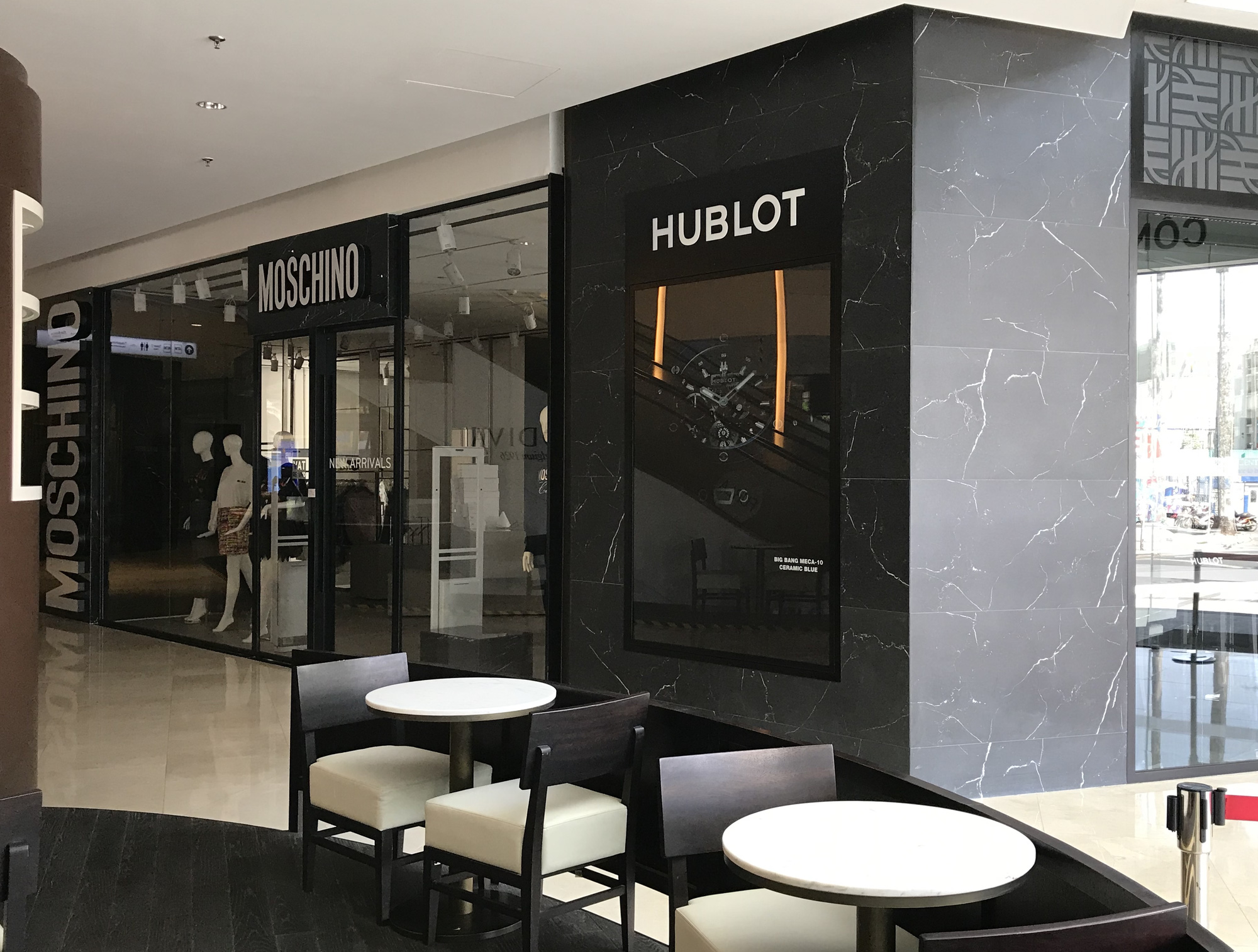 Vincom Đồng Khởi, Saigon Centre, Takashimaya đóng cửa hoàn toàn phòng Covid-19, chỉ ưu tiên mở siêu thị - Ảnh 11. Vincom Đồng Khởi, Saigon Centre, Takashimaya đóng cửa hoàn toàn phòng Covid-19, chỉ ưu tiên mở siêu thị - Ảnh 11.