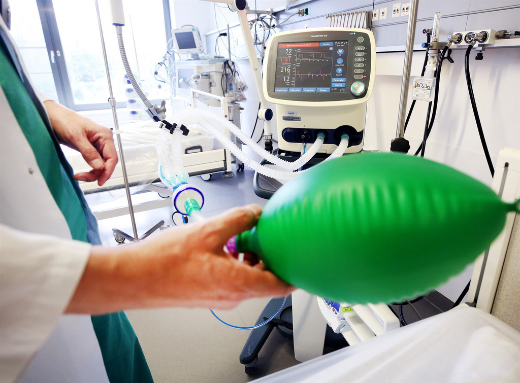 Máy thở là gì và vì sao nó rất quan trọng trong cuộc chiến Covid-19? - Ảnh 1. Máy thở là gì và vì sao nó rất quan trọng trong cuộc chiến Covid-19? - Ảnh 1.