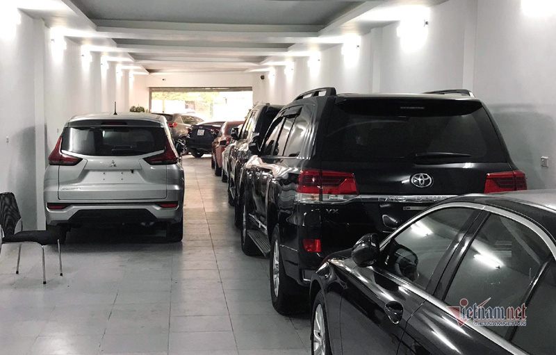 Những ngày buồn hiu, ô tô cũ bán lỗ trăm triệu vẫn ế khách - Ảnh 3. Những ngày buồn hiu, ô tô cũ bán lỗ trăm triệu vẫn ế khách - Ảnh 3.