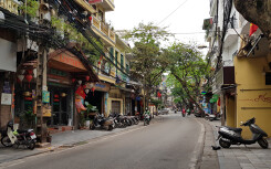 Cách li xã hội không phải là phong tỏa đất nước, không cấm hoàn toàn người dân ra đường, nhà máy xí nghiệp vẫn hoạt động sản xuất