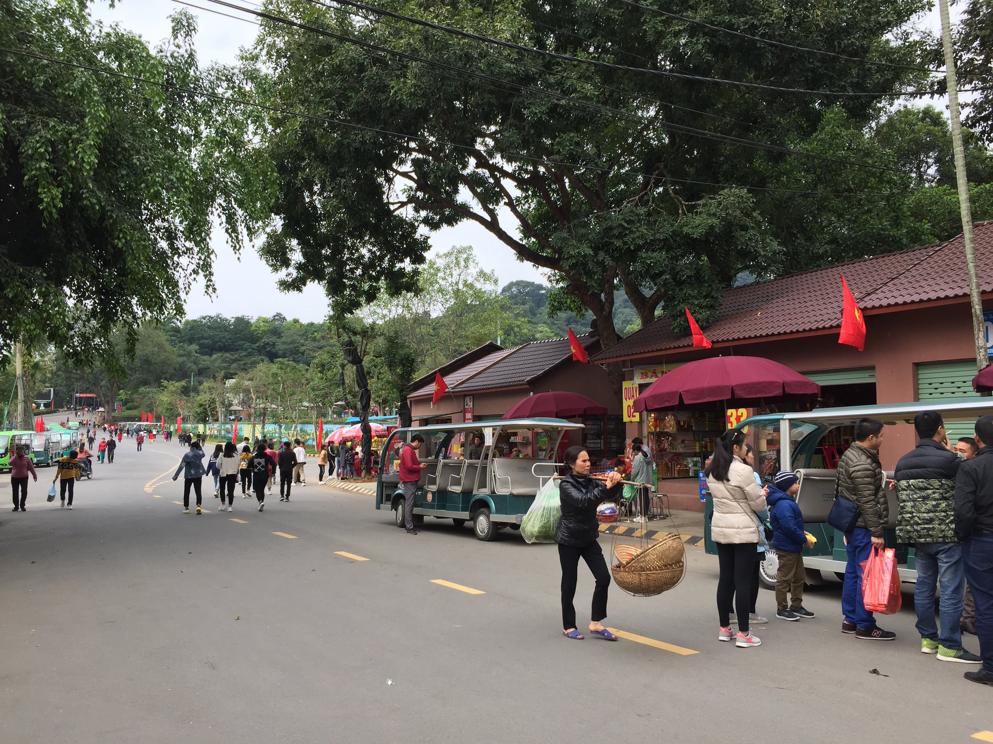 Tạm dừng các hoạt động kinh doanh, dịch vụ tại khu di tích lịch sử Đền Hùng - Ảnh 1. Tạm dừng các hoạt động kinh doanh, dịch vụ tại khu di tích lịch sử Đền Hùng - Ảnh 1.
