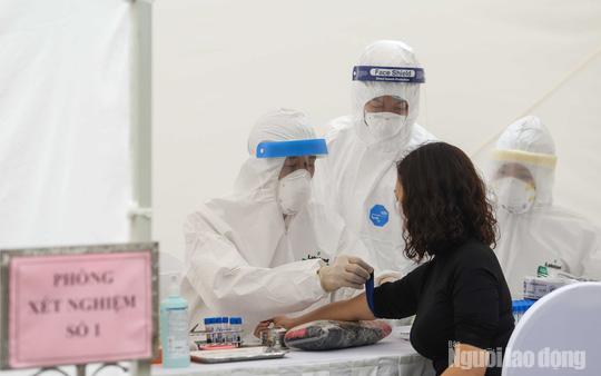 Phát hiện 3 mẫu test nhanh có kháng thể virus tại trạm xét nghiệm gần ổ dịch Bệnh viện Bạch Mai - Ảnh 1. Phát hiện 3 mẫu test nhanh có kháng thể virus tại trạm xét nghiệm gần ổ dịch Bệnh viện Bạch Mai - Ảnh 1.