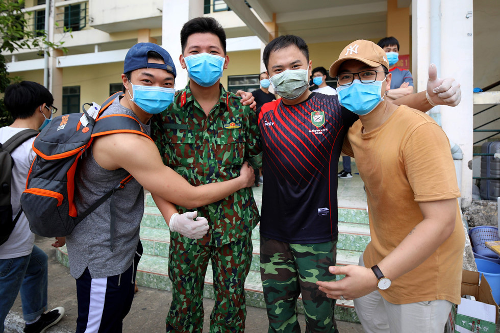 188 người hoàn thành cách li: 'Hẹn gặp nhau khi hết dịch Covid-19!' - Ảnh 1. 188 người hoàn thành cách li: 'Hẹn gặp nhau khi hết dịch Covid-19!' - Ảnh 1.