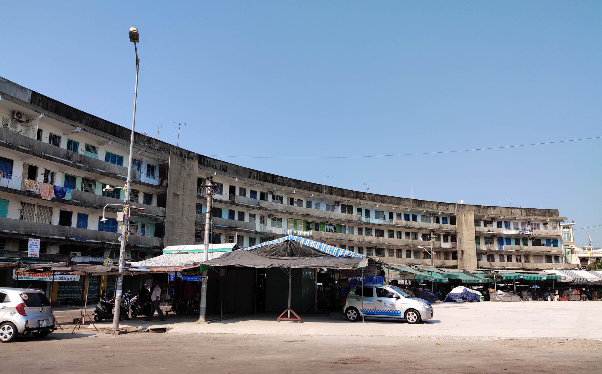 Hàng loạt tiểu thương đóng cửa, nghỉ bán chợ Đầm Nha Trang yên vắng lạ thường - Ảnh 8.