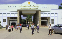 Việt Nam tạm dừng hoạt động qua lại biên giới với Lào và Campuchia