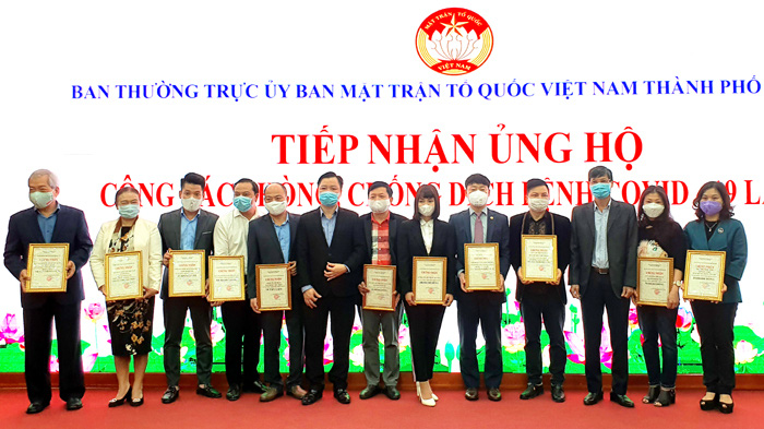 Hà Nội được tiếp sức giữa những ngày cao điểm dịch Covid-19 - Ảnh 1. Hà Nội được tiếp sức giữa những ngày cao điểm dịch Covid-19 - Ảnh 1.