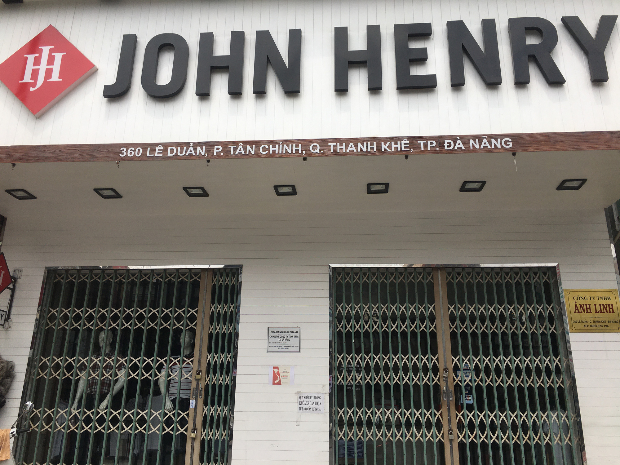 Khách sạn, công trình xây dựng ven biển, các hãng thời trang lớn ở Đà Nẵng đóng cửa hàng loạt trước ngày 'cách li toàn xã hội' - Ảnh 3. Khách sạn, công trình xây dựng ven biển, các hãng thời trang lớn ở Đà Nẵng đóng cửa hàng loạt trước ngày 'cách li toàn xã hội' - Ảnh 3.