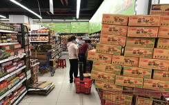 Chợ, siêu thị vẫn mở cửa bình thường những ngày cách li toàn quốc, Co.opmart, Big C, VinMart cam kết 'hàng đủ ăn 6 tháng', mua lúc nào cũng có