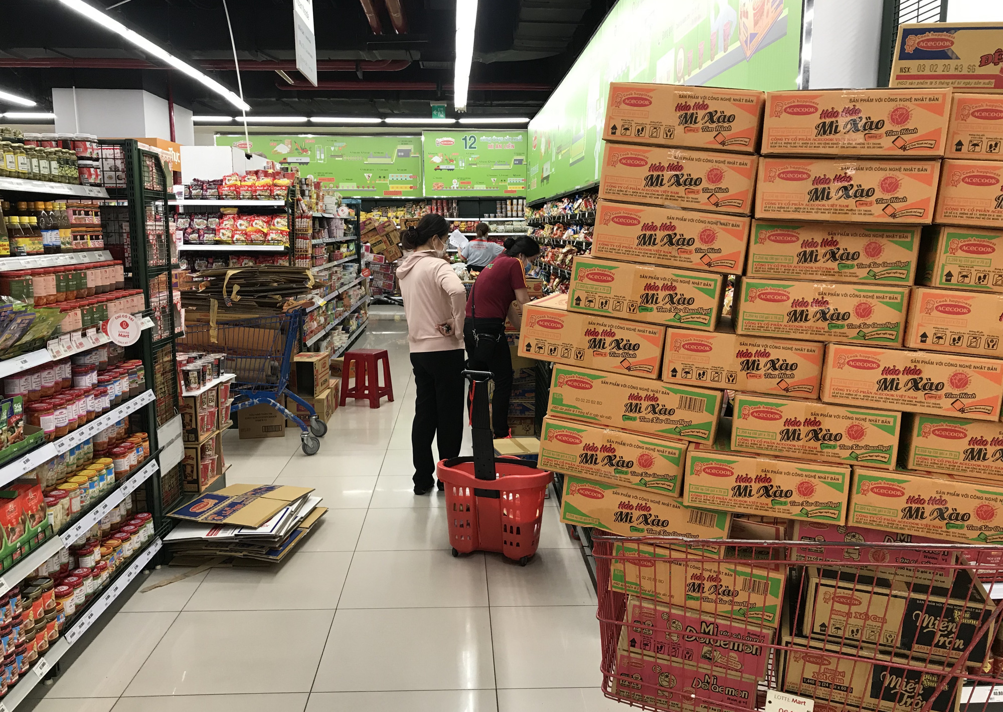 Chợ, siêu thị mở cửa bình thường, Co.opmart, Big C, VinMart cam kết hàng lúc nào cũng có, ăn 3-6 tháng không hết - Ảnh 3. Chợ, siêu thị mở cửa bình thường, Co.opmart, Big C, VinMart cam kết hàng lúc nào cũng có, ăn 3-6 tháng không hết - Ảnh 3.