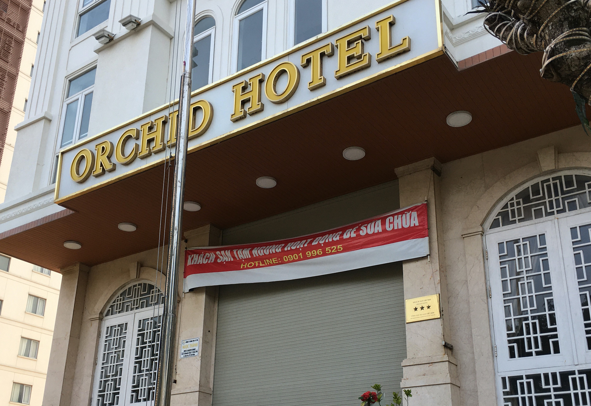 Khách sạn, công trình xây dựng ven biển, các hãng thời trang lớn ở Đà Nẵng đóng cửa hàng loạt trước ngày 'cách li toàn xã hội' - Ảnh 8. Khách sạn, công trình xây dựng ven biển, các hãng thời trang lớn ở Đà Nẵng đóng cửa hàng loạt trước ngày 'cách li toàn xã hội' - Ảnh 8.